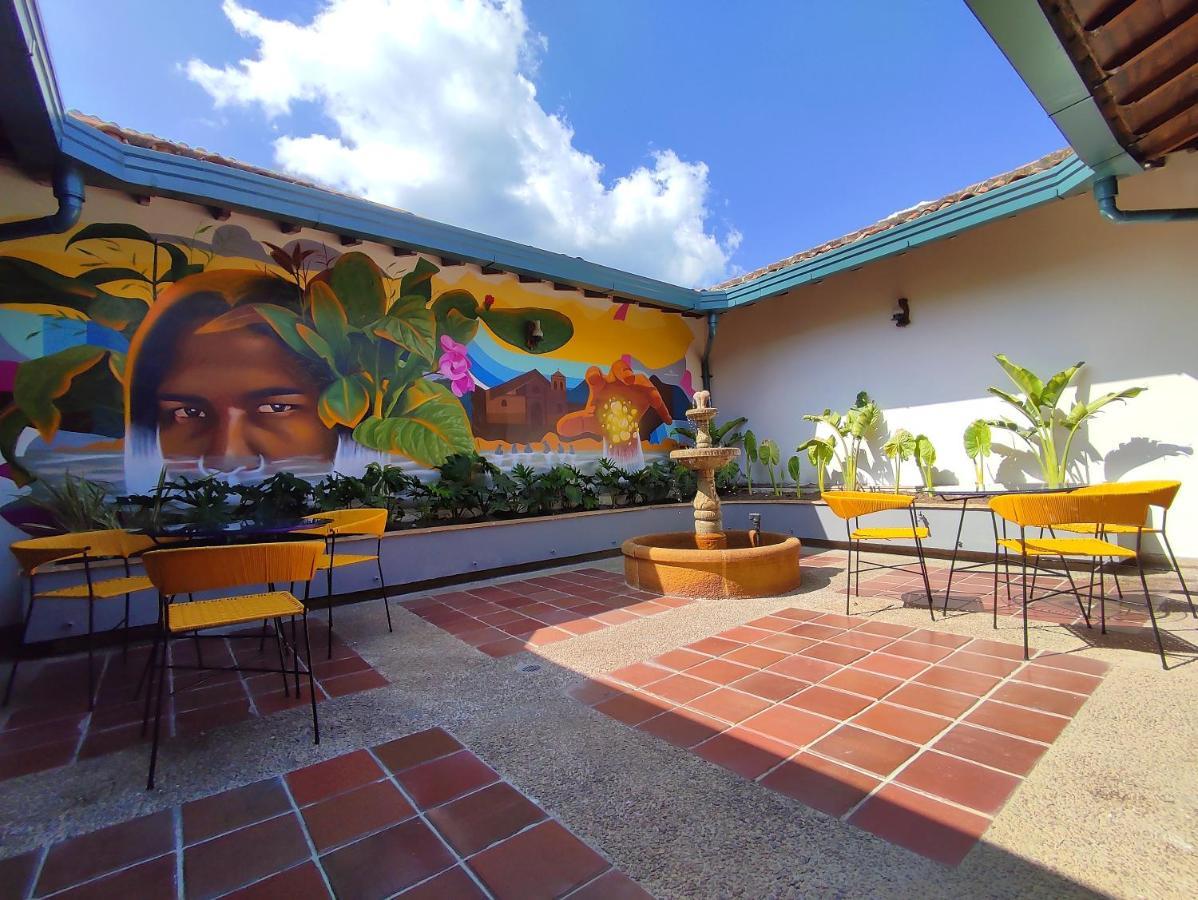 Trip Monkey Giron Hotel Luaran gambar