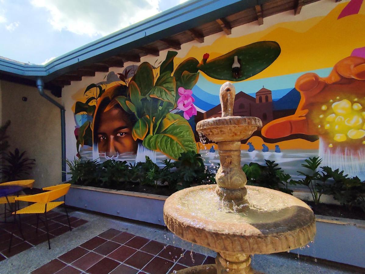 Trip Monkey Giron Hotel Luaran gambar