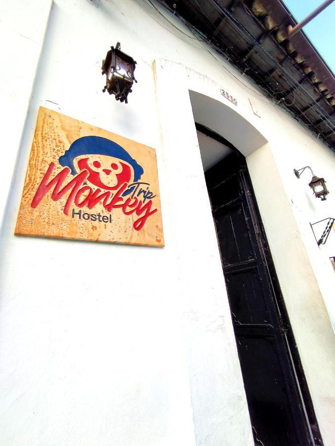 Trip Monkey Giron Hotel Luaran gambar